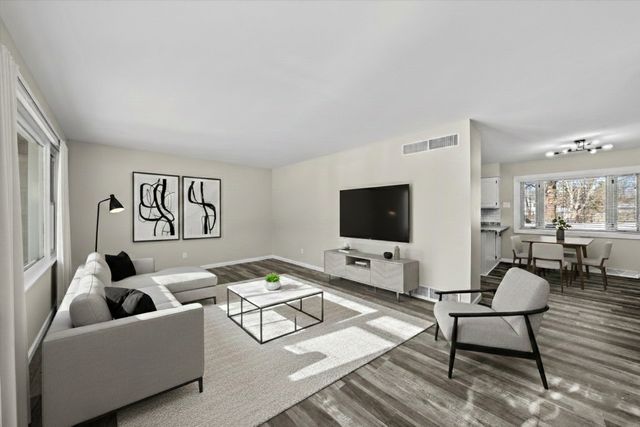 225 E Francis Road, New Lenox, IL 60451