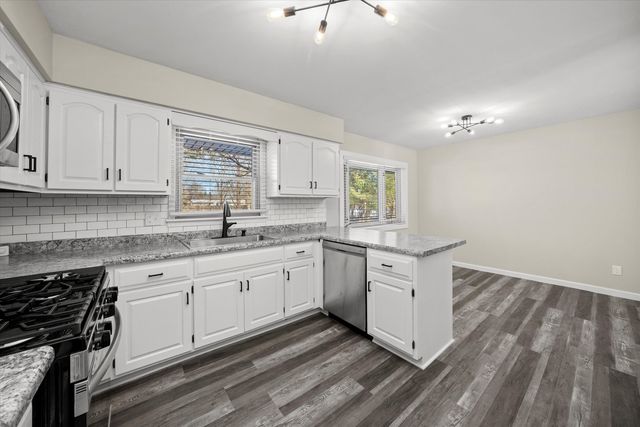 225 E Francis Road, New Lenox, IL 60451