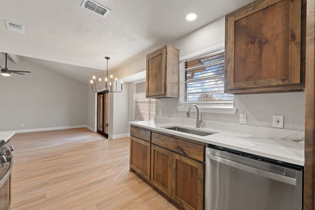 1613 Lamplighter Lane, Edgecliff Village, TX 76134