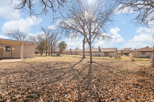 1613 Lamplighter Lane, Edgecliff Village, TX 76134