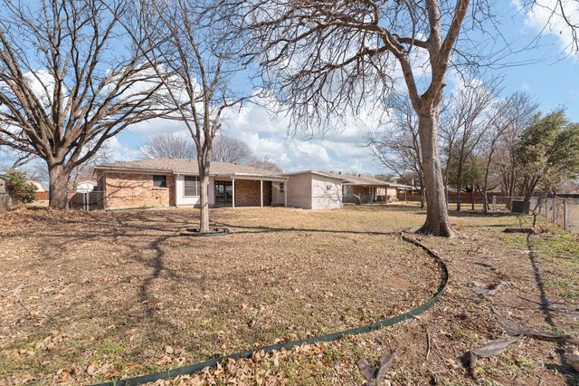 1613 Lamplighter Lane, Edgecliff Village, TX 76134