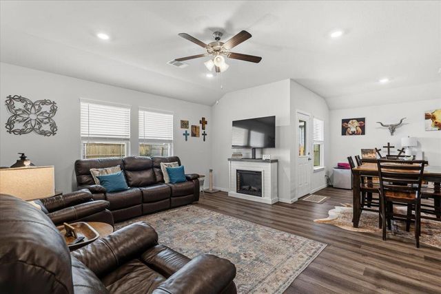 402 Perry PL, Rockdale, TX 76567