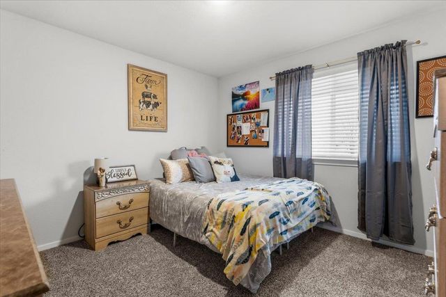 402 Perry PL, Rockdale, TX 76567