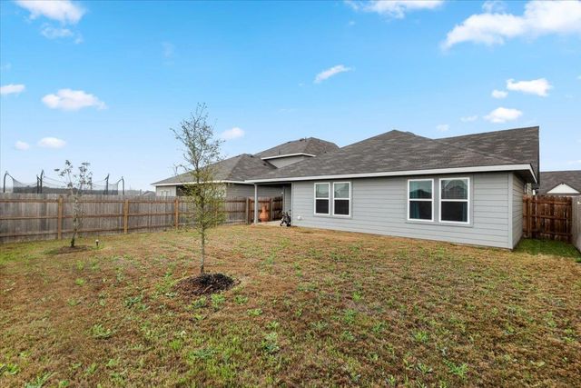 402 Perry PL, Rockdale, TX 76567