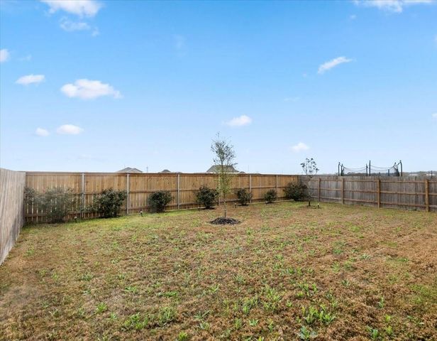 402 Perry PL, Rockdale, TX 76567