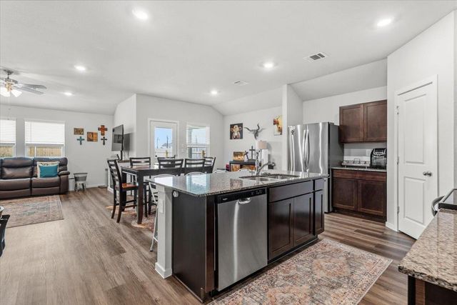 402 Perry PL, Rockdale, TX 76567