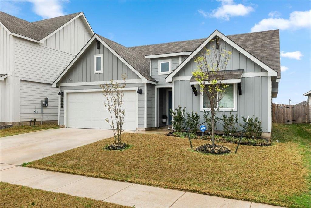 402 Perry PL, Rockdale, TX 76567
