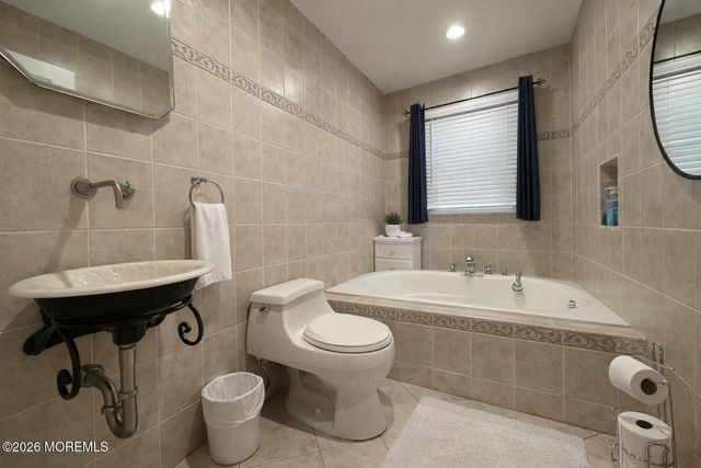 8 Schelly Drive, Middletown, NJ 07748