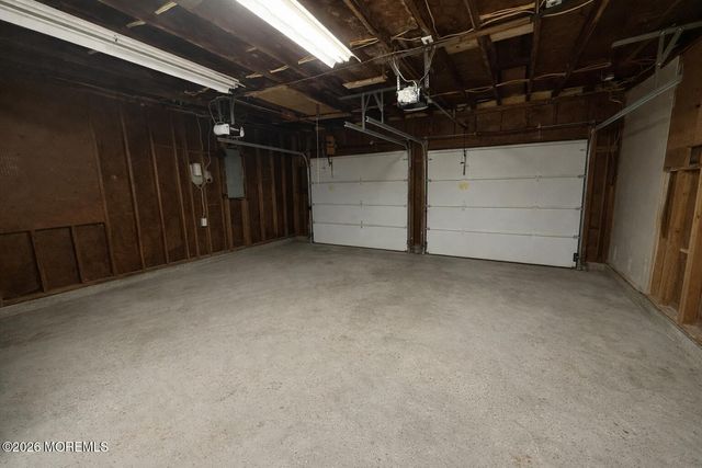 8 Schelly Drive, Middletown, NJ 07748