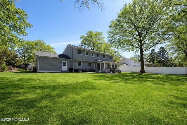 8 Schelly Drive, Middletown, NJ 07748