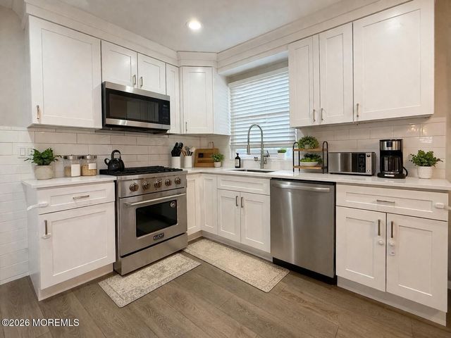 8 Schelly Drive, Middletown, NJ 07748