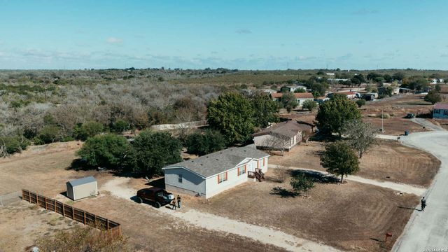 153 Davie, Marion, TX 78124