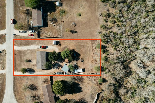 153 Davie, Marion, TX 78124