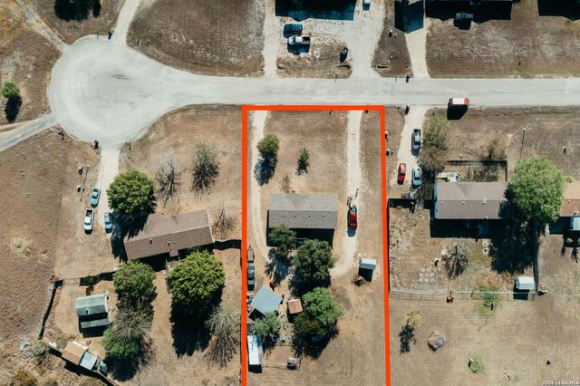 153 Davie, Marion, TX 78124