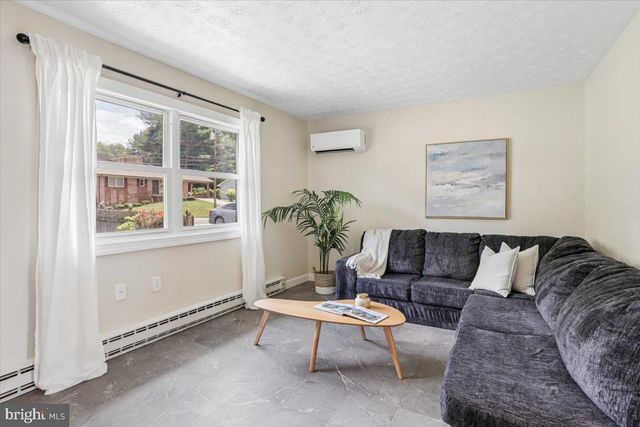 205 S SHENANDOAH AVE, Front Royal, VA 22630