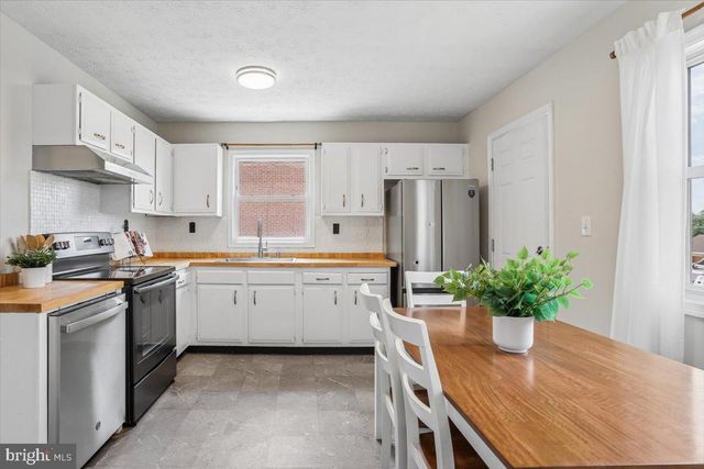 205 S SHENANDOAH AVE, Front Royal, VA 22630