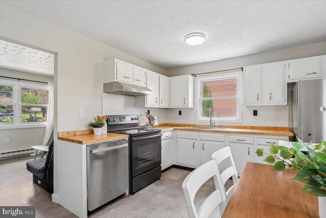 205 S SHENANDOAH AVE, Front Royal, VA 22630