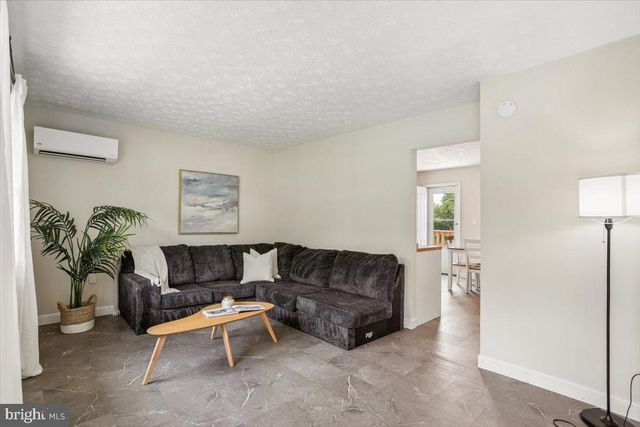 205 S SHENANDOAH AVE, Front Royal, VA 22630