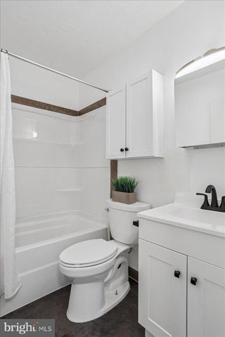 205 S SHENANDOAH AVE, Front Royal, VA 22630