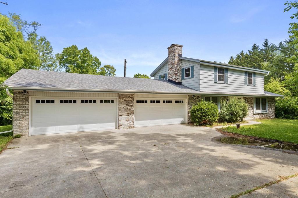 S68W22700 National AVENUE, Big Bend, WI 53103