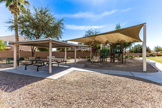 860 E LA COSTA Place, Chandler, AZ 85249