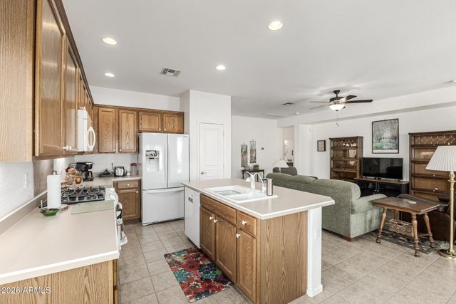 860 E LA COSTA Place, Chandler, AZ 85249