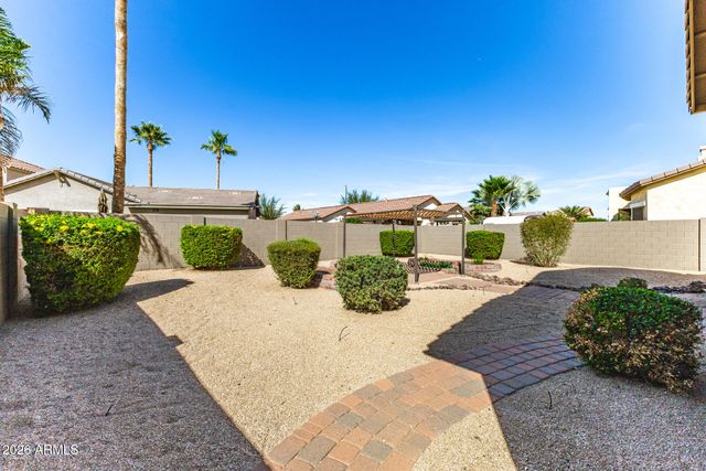 860 E LA COSTA Place, Chandler, AZ 85249