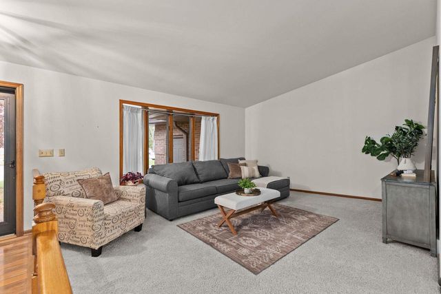 21 KENSINGTON COURT, Appleton, WI 54915
