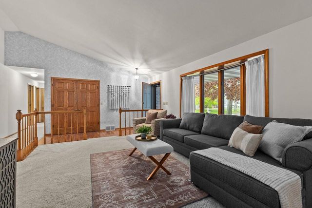 21 KENSINGTON COURT, Appleton, WI 54915
