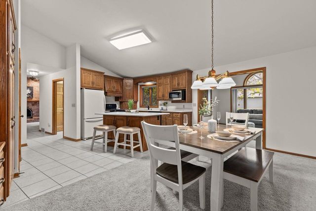 21 KENSINGTON COURT, Appleton, WI 54915