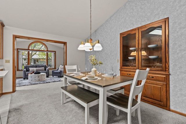 21 KENSINGTON COURT, Appleton, WI 54915