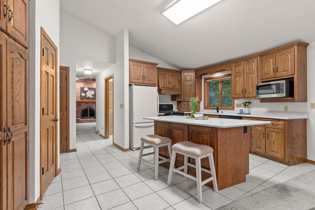 21 KENSINGTON COURT, Appleton, WI 54915