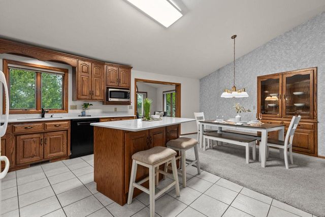 21 KENSINGTON COURT, Appleton, WI 54915