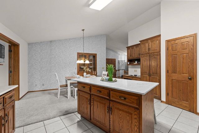 21 KENSINGTON COURT, Appleton, WI 54915