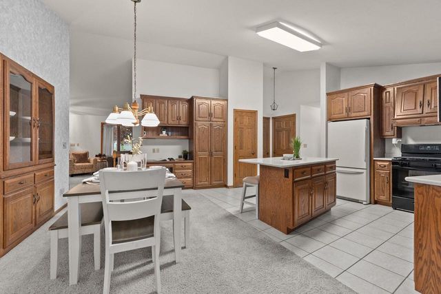 21 KENSINGTON COURT, Appleton, WI 54915