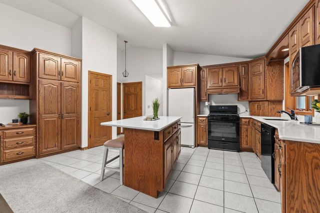 21 KENSINGTON COURT, Appleton, WI 54915