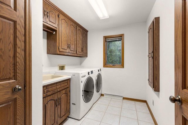 21 KENSINGTON COURT, Appleton, WI 54915