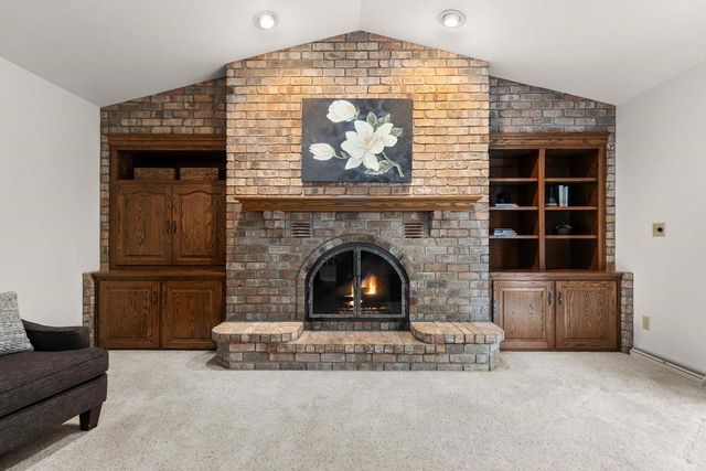 21 KENSINGTON COURT, Appleton, WI 54915