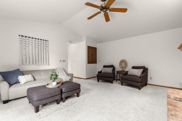 21 KENSINGTON COURT, Appleton, WI 54915