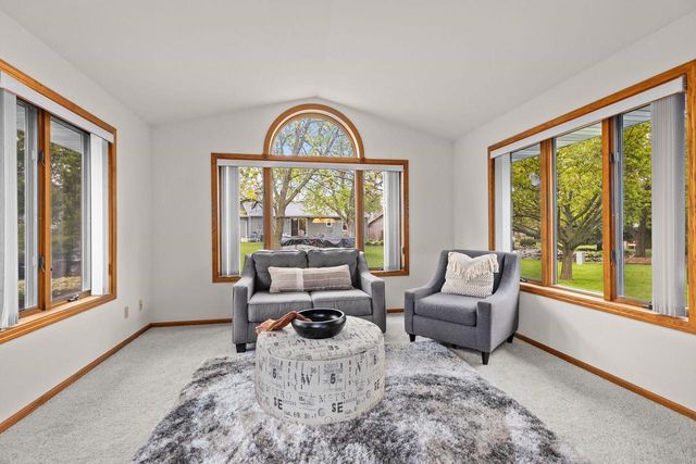 21 KENSINGTON COURT, Appleton, WI 54915