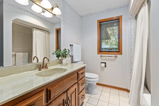 21 KENSINGTON COURT, Appleton, WI 54915