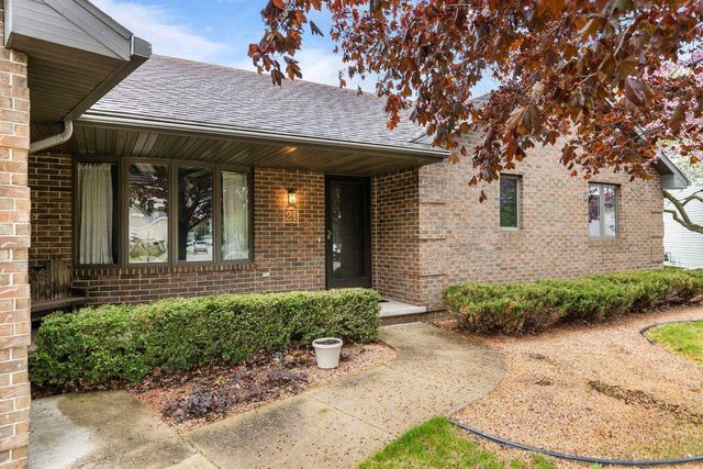 21 KENSINGTON COURT, Appleton, WI 54915