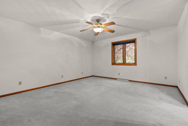 21 KENSINGTON COURT, Appleton, WI 54915