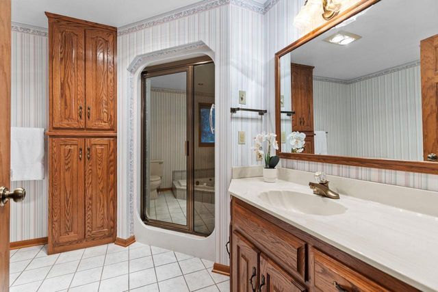 21 KENSINGTON COURT, Appleton, WI 54915