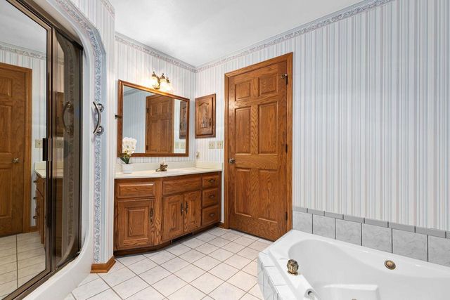 21 KENSINGTON COURT, Appleton, WI 54915