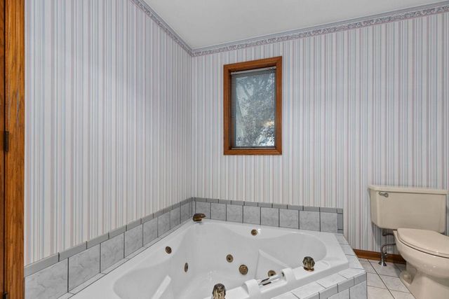 21 KENSINGTON COURT, Appleton, WI 54915