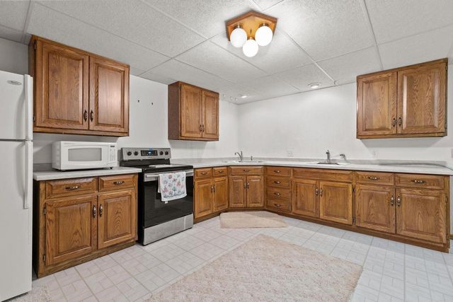 21 KENSINGTON COURT, Appleton, WI 54915