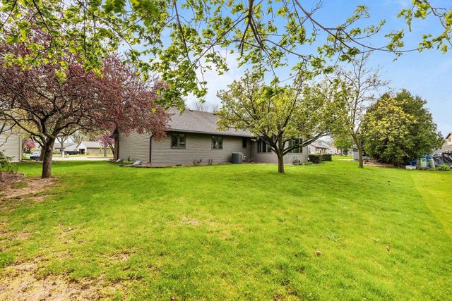 21 KENSINGTON COURT, Appleton, WI 54915