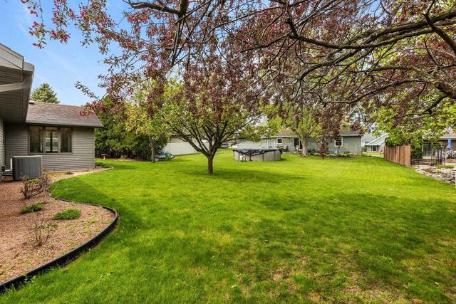 21 KENSINGTON COURT, Appleton, WI 54915