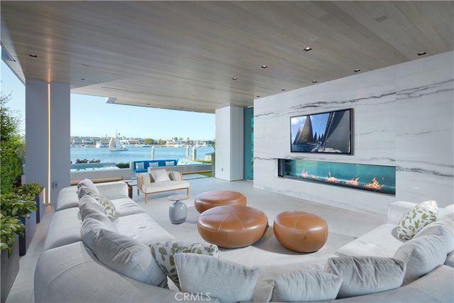 1220 W Bay Avenue, Newport Beach, CA 92661
